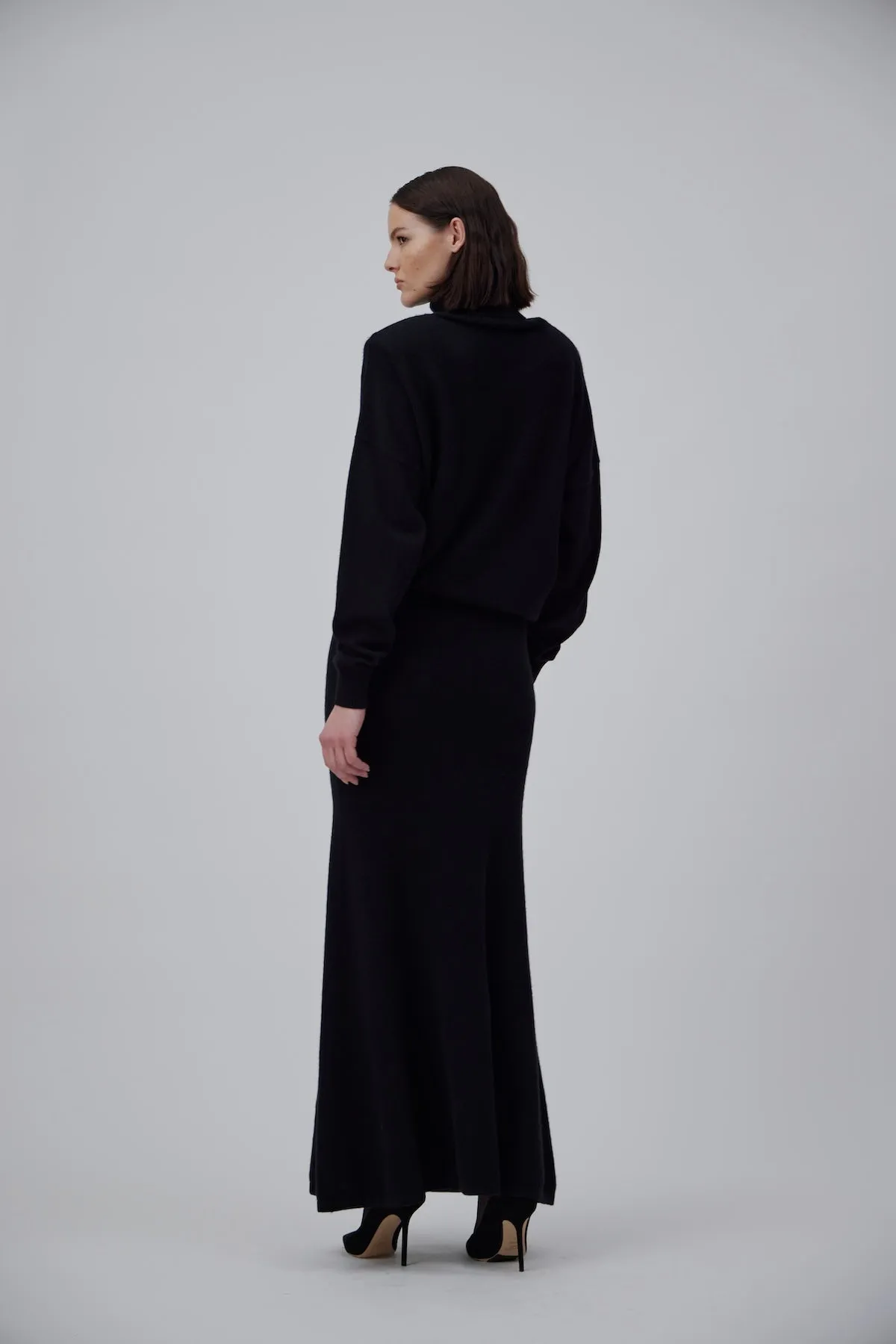 CASHMERE MAXI SKIRT IN GLOSSY BLACK