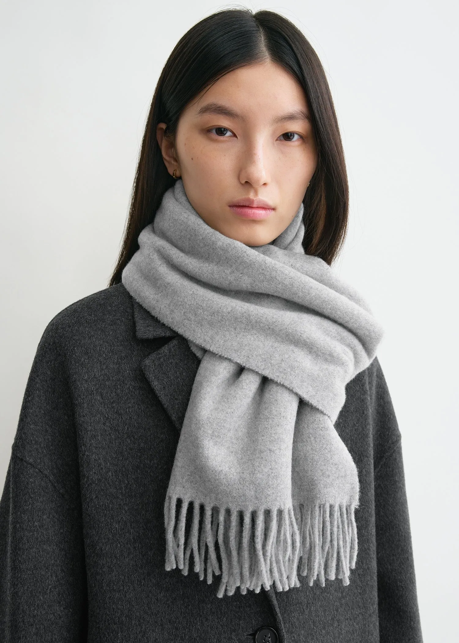 Classic wool scarf light grey mélange