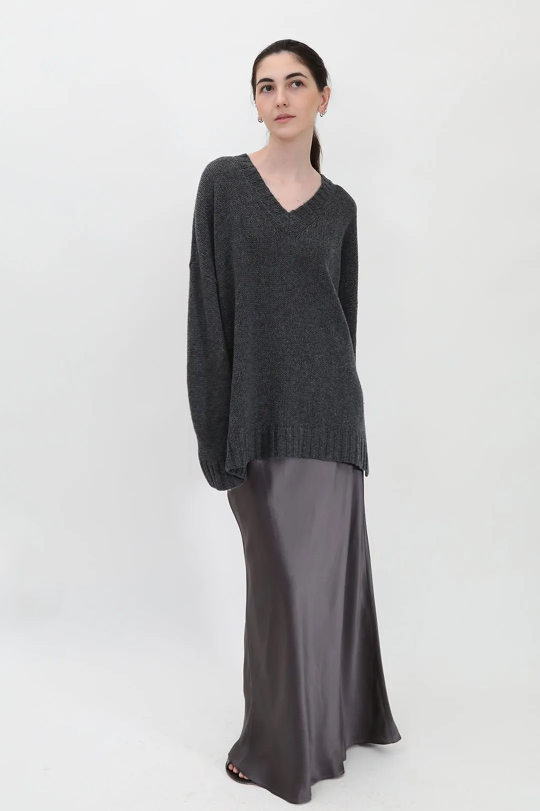 VIENNA V-NECK SWEATER IN CASHMERE BLEND